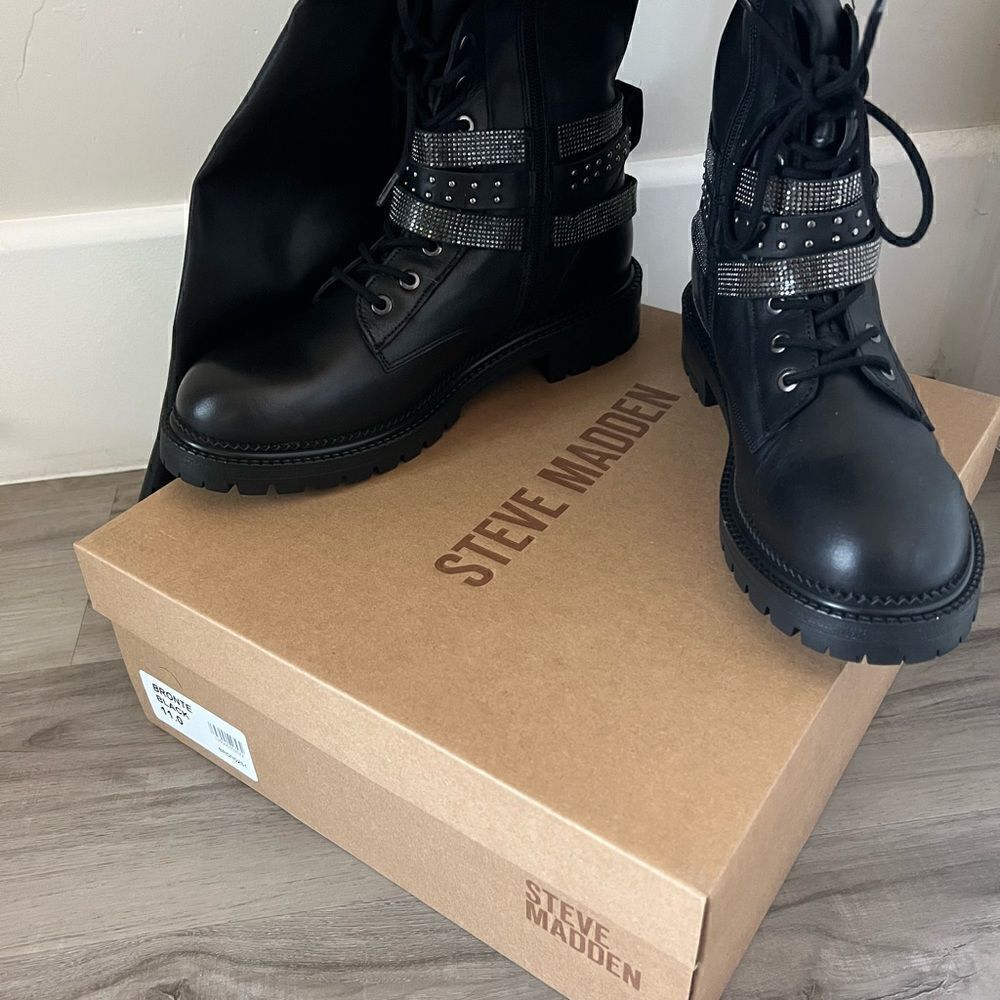 New in Box Steve Madden Over the knee Bronte boot with crystal buckles size 11 - Picture 9 of 15